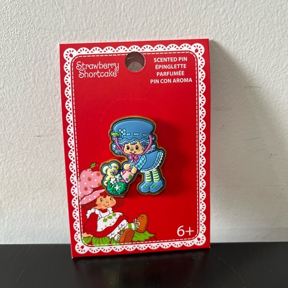 Loungefly Strawberry Shortcake Blueberry Muffin Scented Enamel Pin - Picture 2 of 3